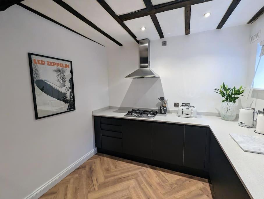 فيلا Zeppelin House - Riverside 18Th Century Townhouse بيودلي المظهر الخارجي الصورة